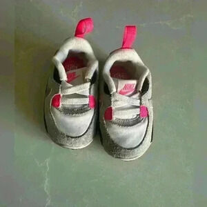 Infant girl Nike.